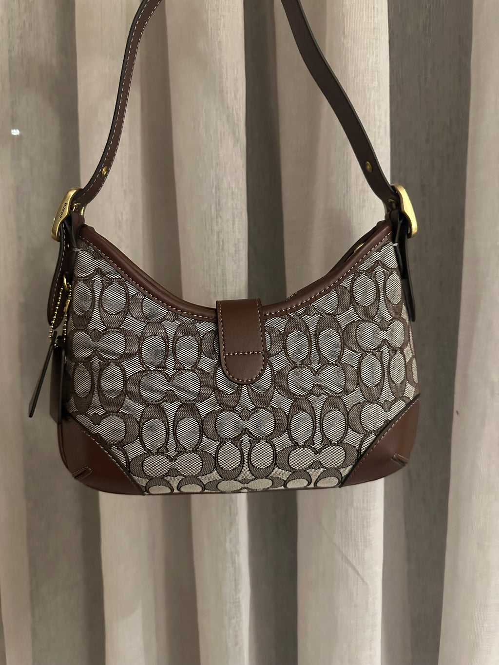 Signature jacquard canvas in a beige/taupe and brown pattern
