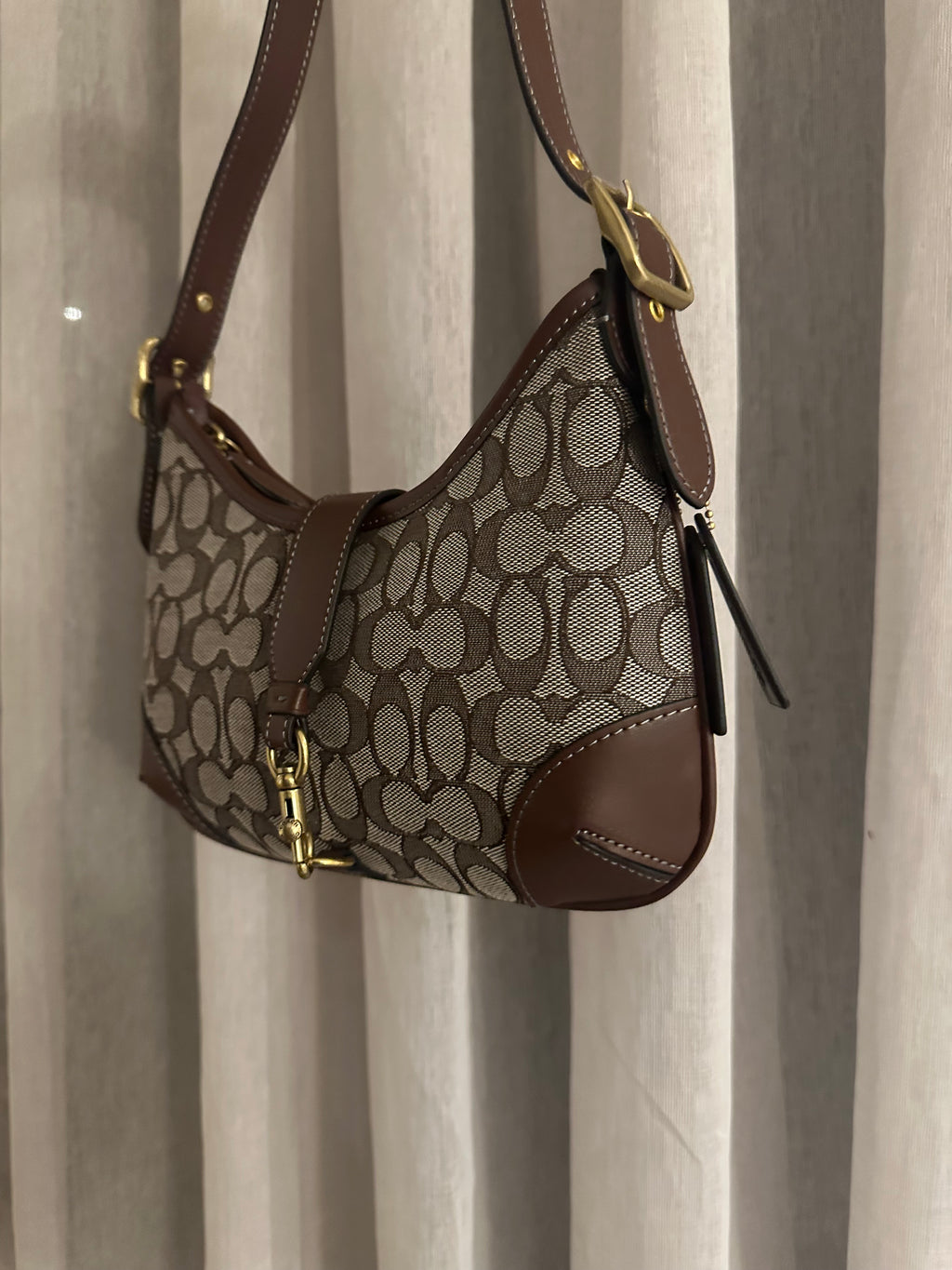 Signature jacquard canvas in a beige/taupe and brown pattern