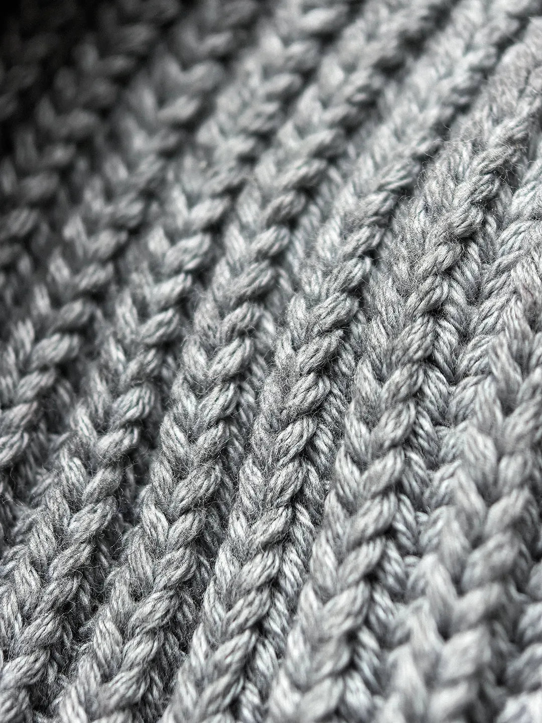 Mobius Liquid Silver Knit - Vault Deals