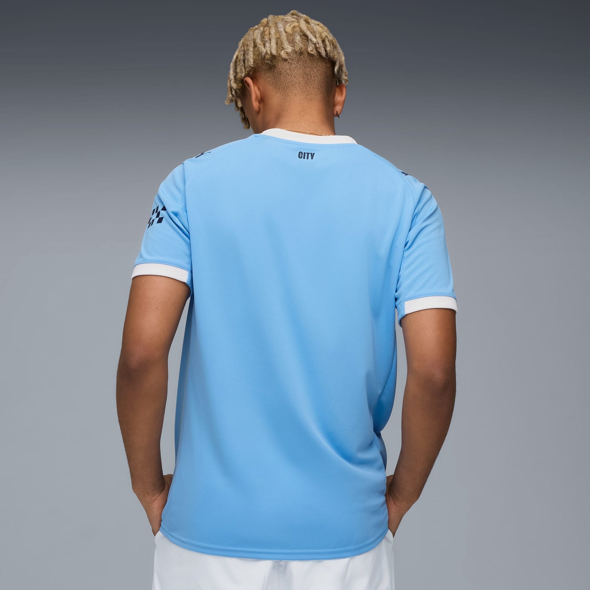 Manchester city kit - VAULT DEALS