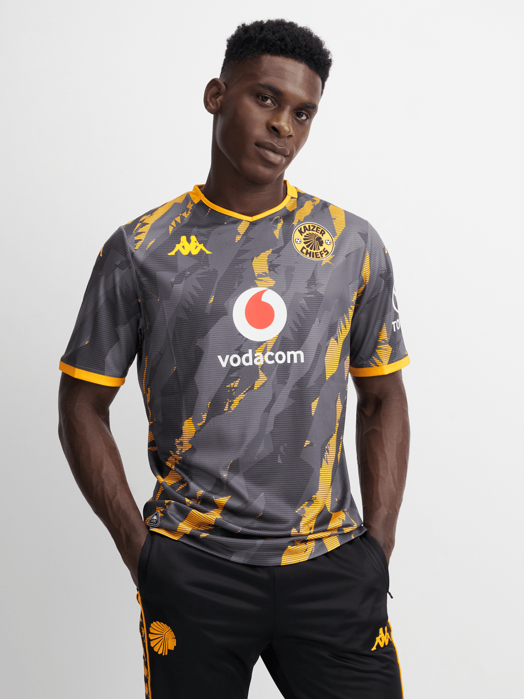 Kaizer chiefs kit - VAULT DEALS